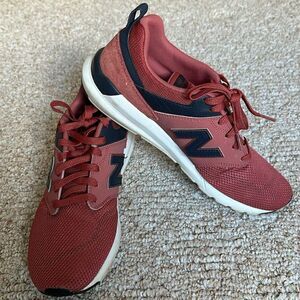 Mens New Balance Red Sneakers , Tennis shoes size 10.5 EUC‎